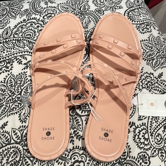 Women’s 11 Strapy Sandal - Picture 2 of 3